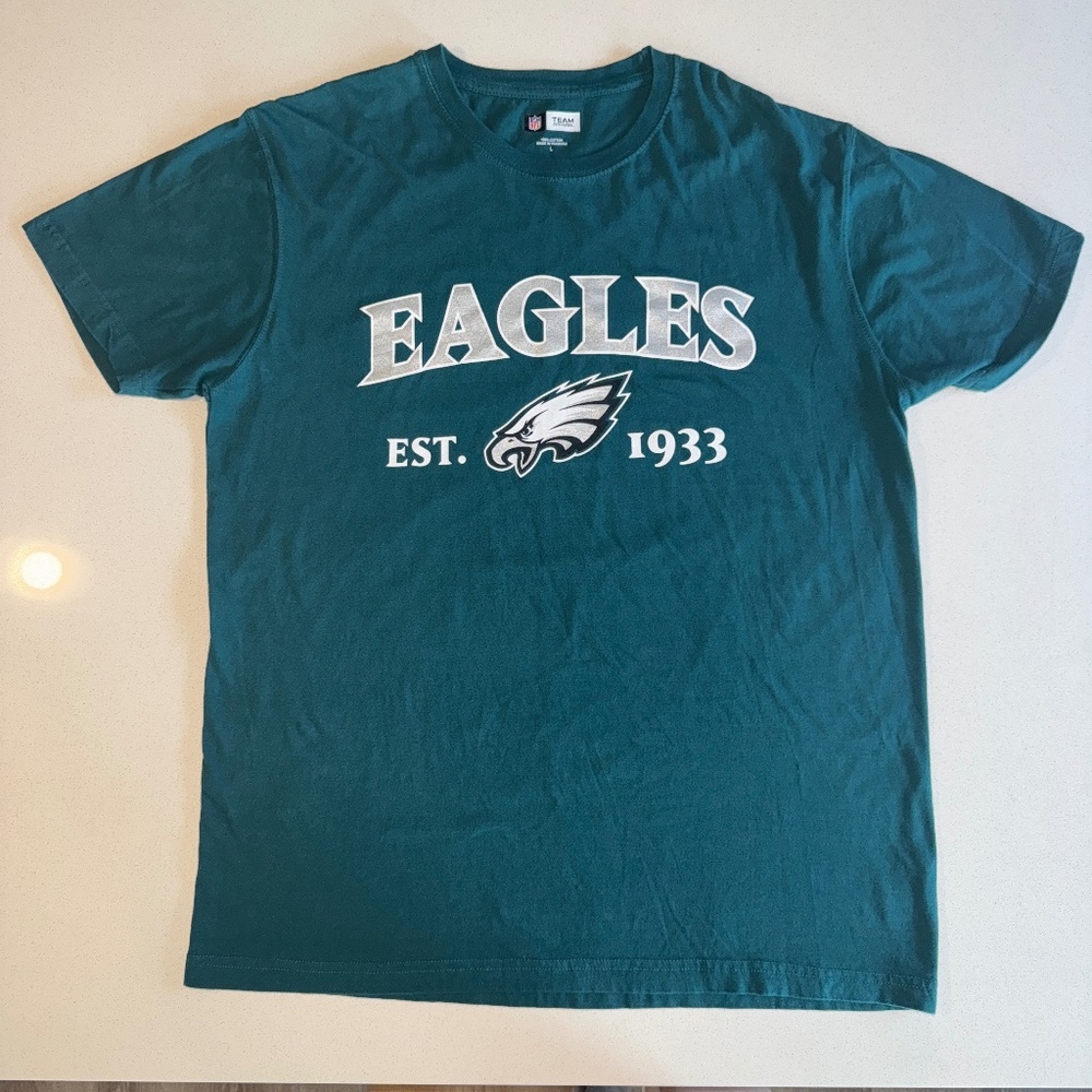 Official NFL Team Apparel Philadelphia Eagles Green T-Shirt Men's L Philly